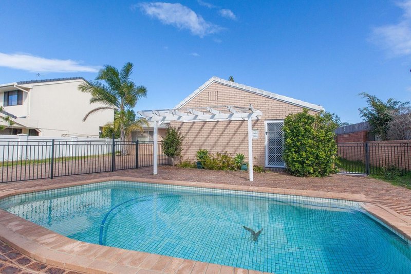 Photo - 14 Cabana Blvd , Benowa QLD 4217 - Image 15