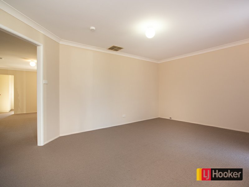 Photo - 14 Caley Close, Tamworth NSW 2340 - Image 7