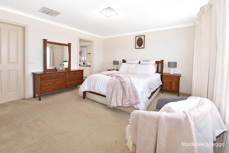 Photo - 1/4 Callan Court, Mill Park VIC 3082 - Image 6