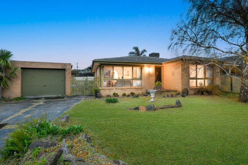 Photo - 14 Cambridge Drive, Springvale South VIC 3172 - Image 2