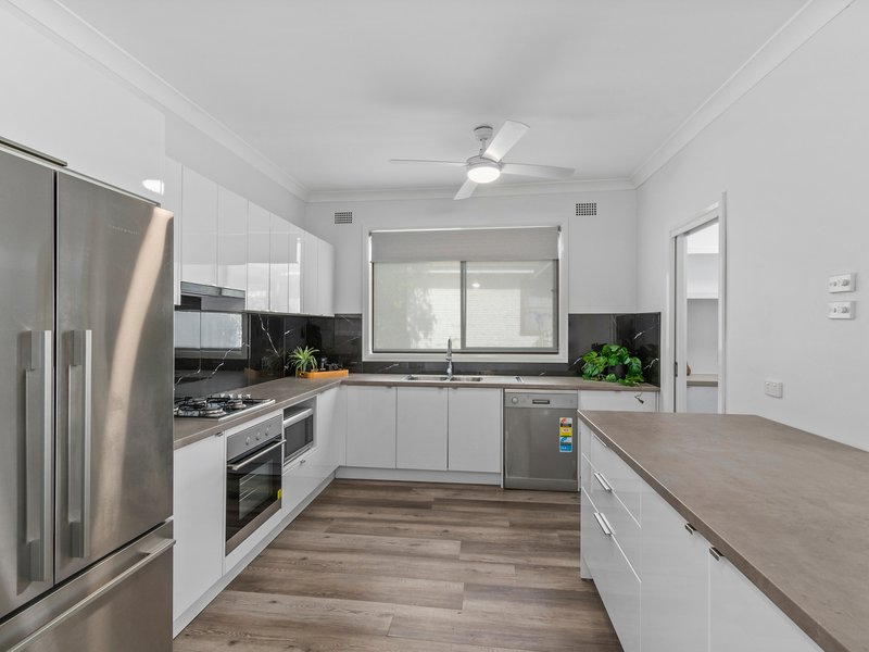 Photo - 14 Cambridge Road, Dapto NSW 2530 - Image 2