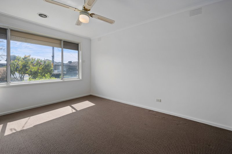 Photo - 14 Canberra Grove, Lalor VIC 3075 - Image 5