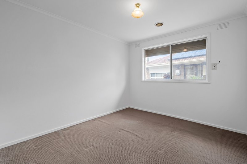 Photo - 14 Canberra Grove, Lalor VIC 3075 - Image 6