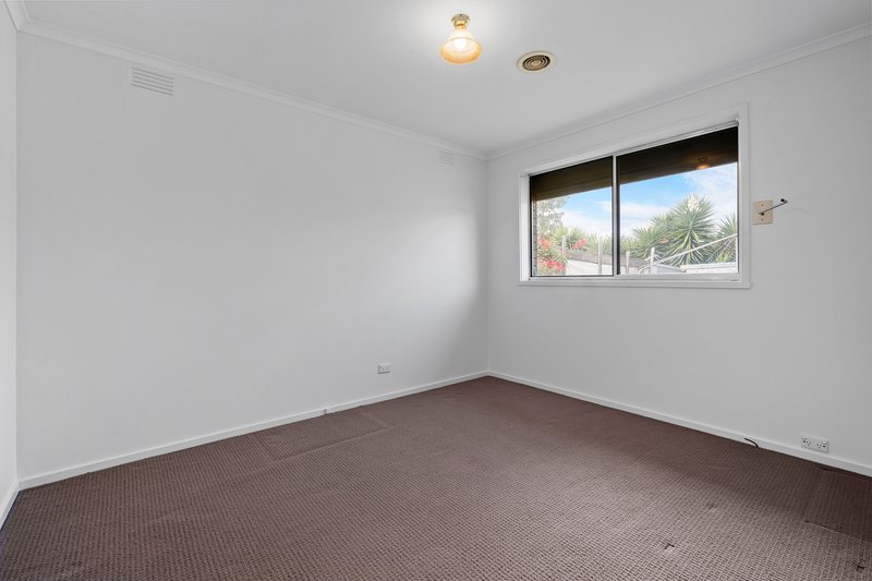 Photo - 14 Canberra Grove, Lalor VIC 3075 - Image 7