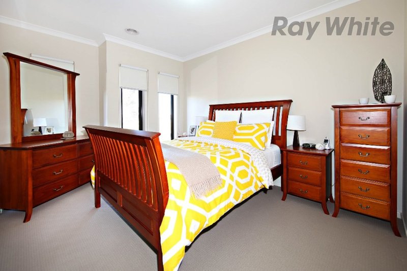 Photo - 14 Canegrass Drive, Point Cook VIC 3030 - Image 4