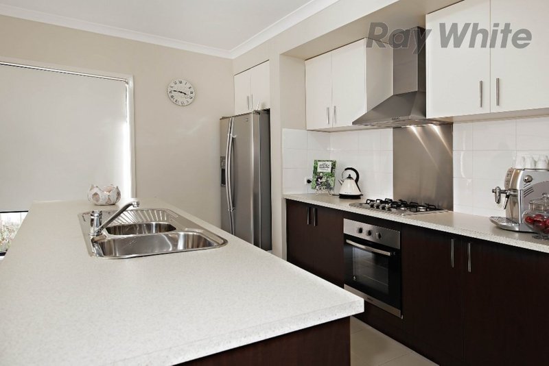 Photo - 14 Canegrass Drive, Point Cook VIC 3030 - Image 7