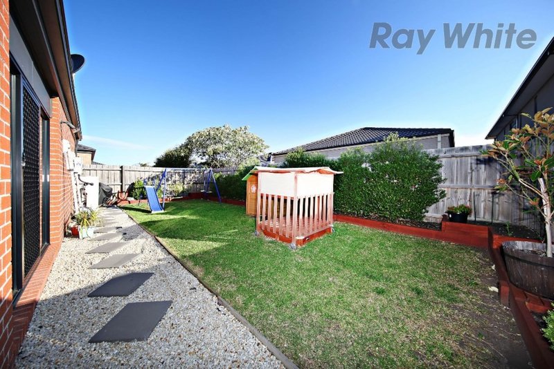 Photo - 14 Canegrass Drive, Point Cook VIC 3030 - Image 9