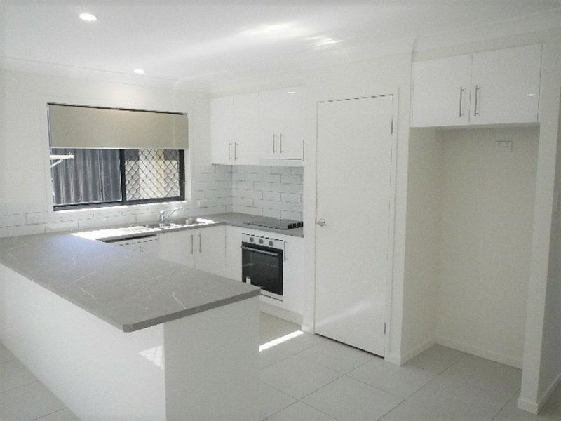 Photo - 14 Caper Close, Springfield Lakes QLD 4300 - Image 2