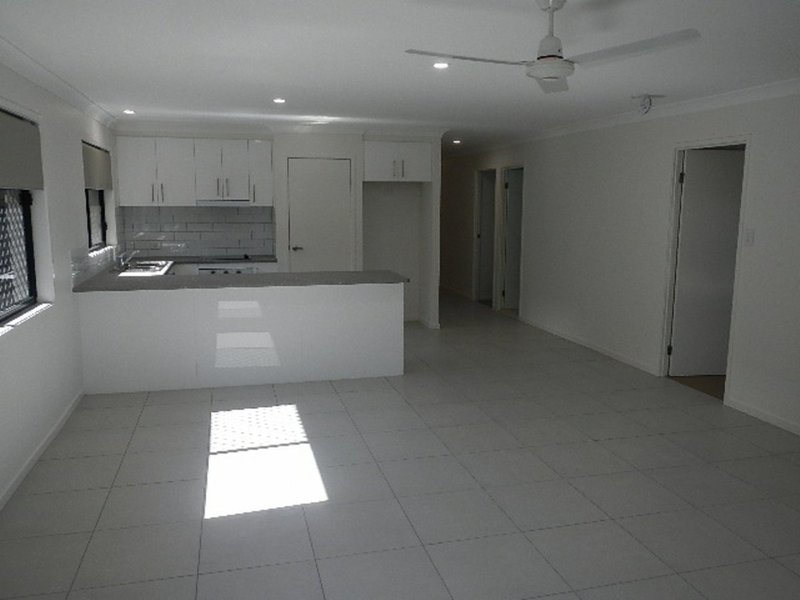 Photo - 14 Caper Close, Springfield Lakes QLD 4300 - Image 3