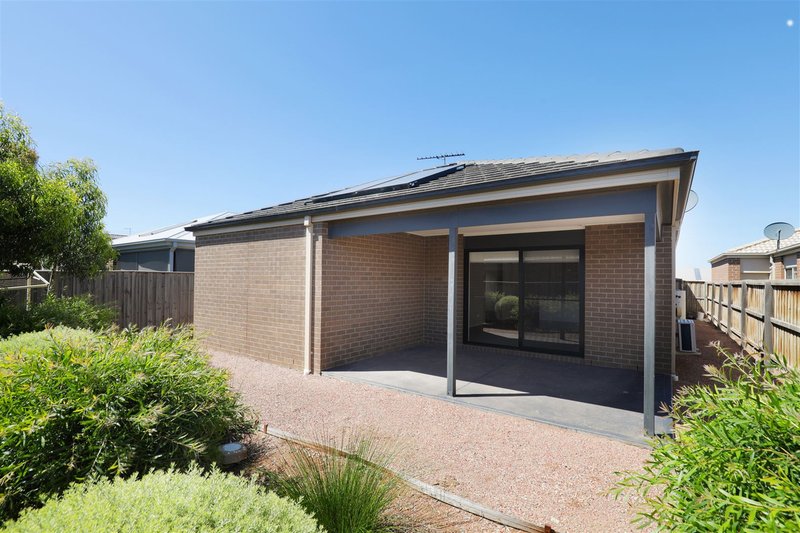 Photo - 14 Caraleena Drive, Tarneit VIC 3029 - Image 10