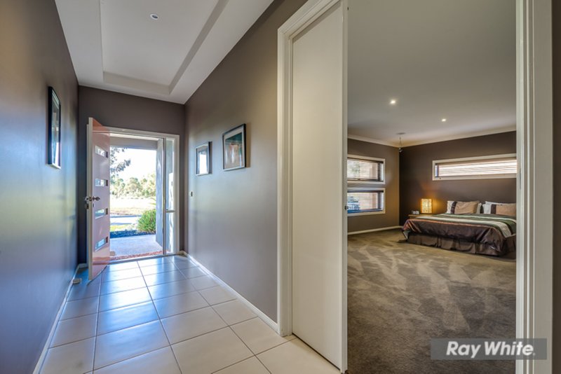 Photo - 14 Carbine Avenue, Tarneit VIC 3029 - Image 2