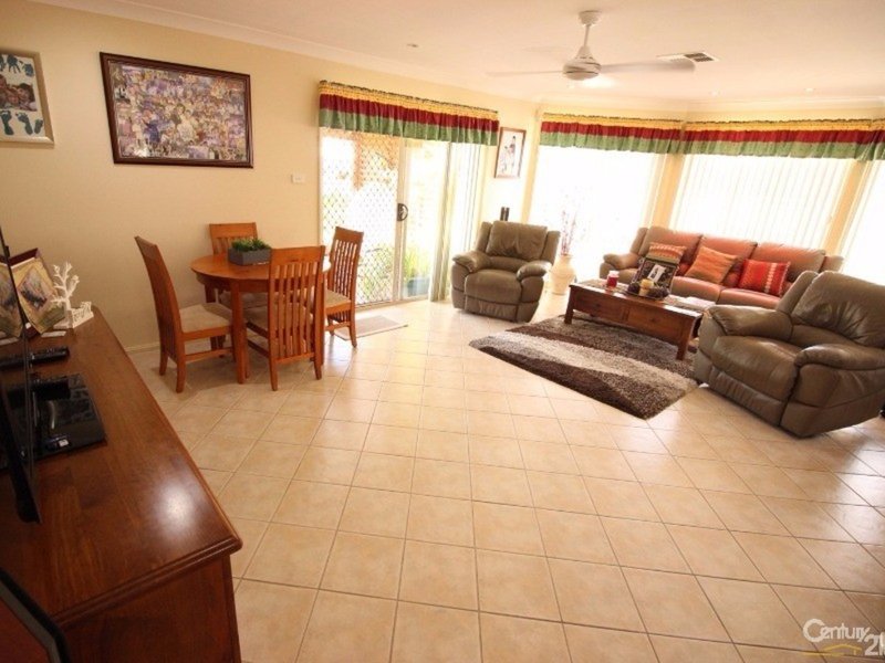 Photo - 14 Caribou Road, Cameron Park NSW 2285 - Image 8