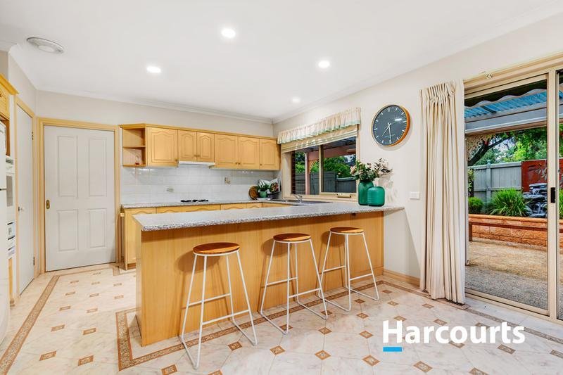 Photo - 1/4 Carina Close, Wantirna South VIC 3152 - Image 3