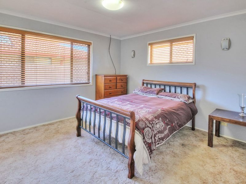 Photo - 14 Carlos Street, Hillcrest QLD 4118 - Image 8