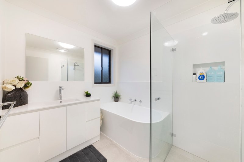Photo - 14 Carmen Crescent, Cherrybrook NSW 2126 - Image 4