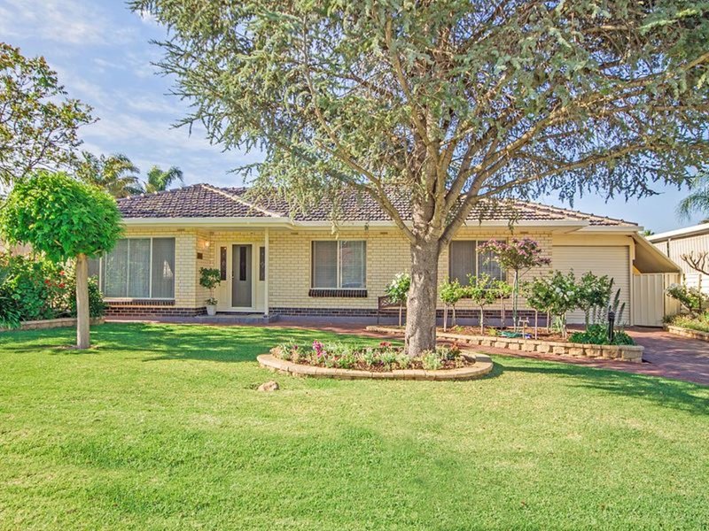 Photo - 14 Carol Crescent, Morphett Vale SA 5162 - Image 2