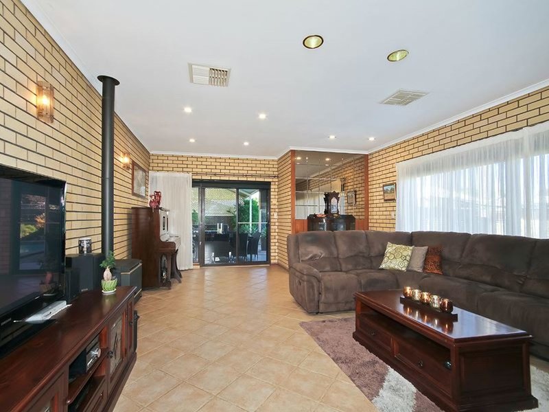 Photo - 14 Carol Crescent, Morphett Vale SA 5162 - Image 8