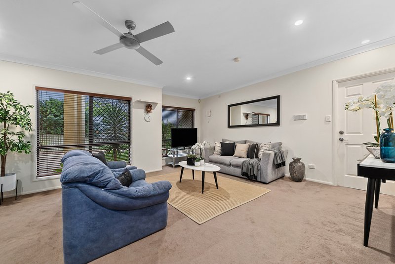 Photo - 14 Carrington Place, Bridgeman Downs QLD 4035 - Image 9