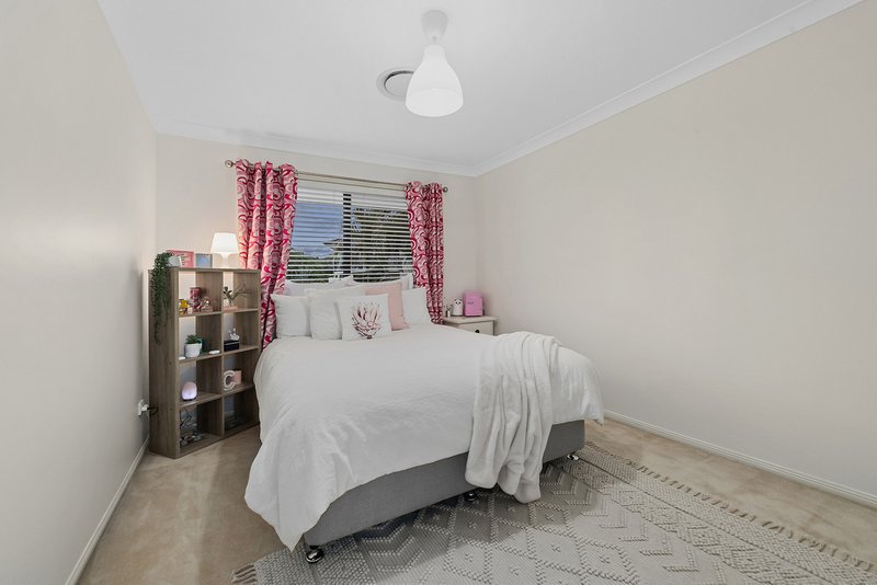 Photo - 14 Carrington Place, Bridgeman Downs QLD 4035 - Image 14