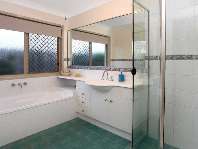 Photo - 14 Carter Street, Pacific Pines QLD 4211 - Image 11