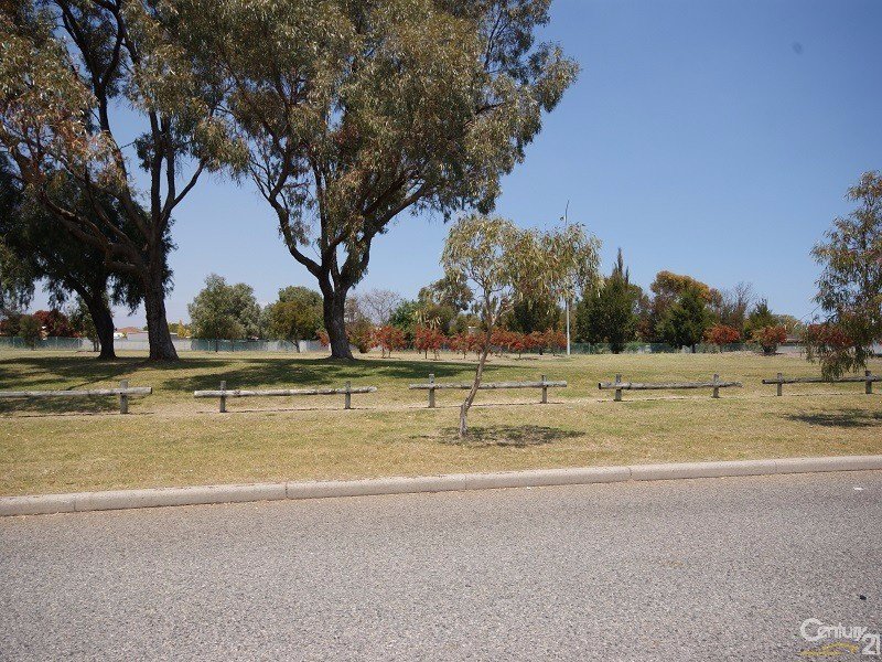 Photo - 14 Casserley Road, Rockingham WA 6168 - Image 18