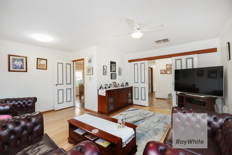 Photo - 14 Castleton Court, Gladstone Park VIC 3043 - Image 5