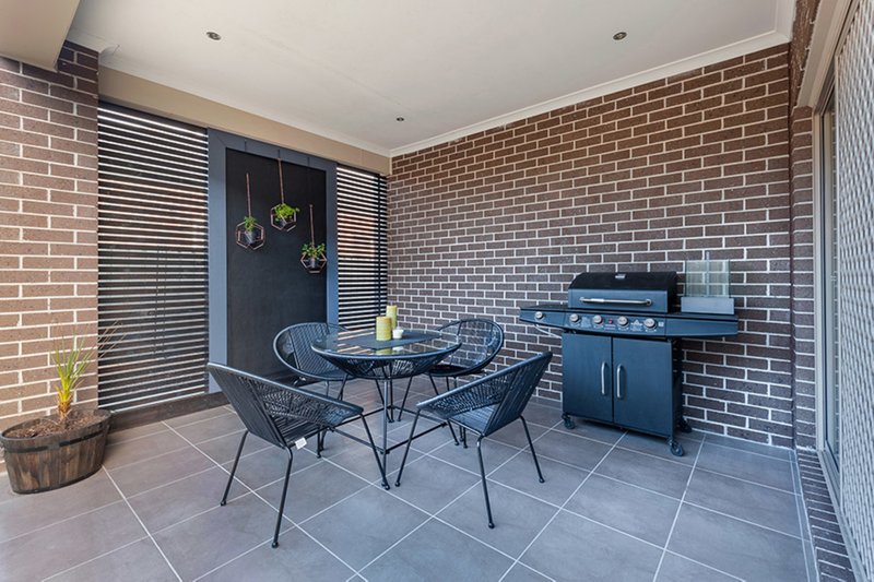 Photo - 14 Centennial Park Drive, Craigieburn VIC 3064 - Image 15