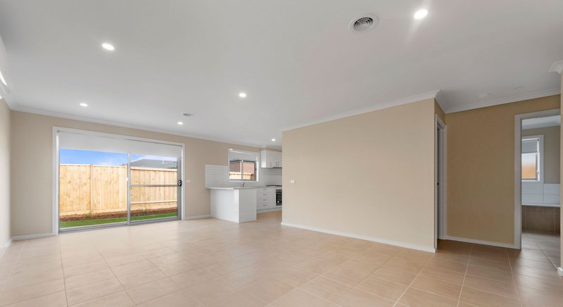 Photo - 14 Cheyne Street, Werribee VIC 3030 - Image 2