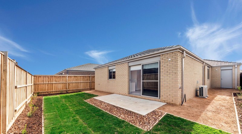 Photo - 14 Cheyne Street, Werribee VIC 3030 - Image 12