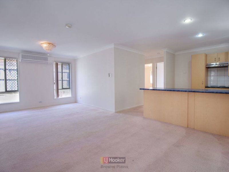 Photo - 14 Cinear Court, Regents Park QLD 4118 - Image 4