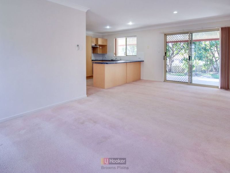 Photo - 14 Cinear Court, Regents Park QLD 4118 - Image 11