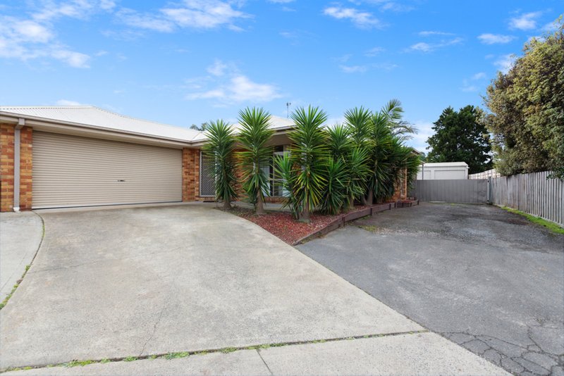 Photo - 14 Claire Close, Pakenham VIC 3810 - Image 2