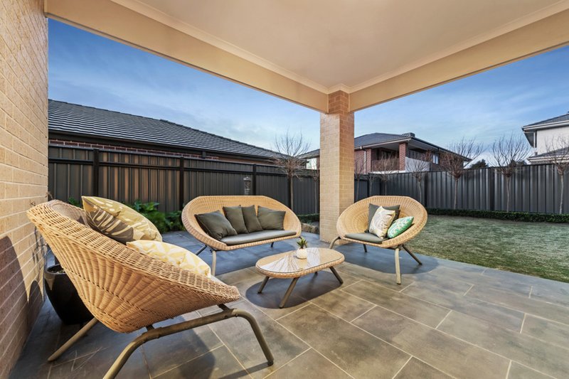 Photo - 14 Clopton Rise, Craigieburn VIC 3064 - Image 15