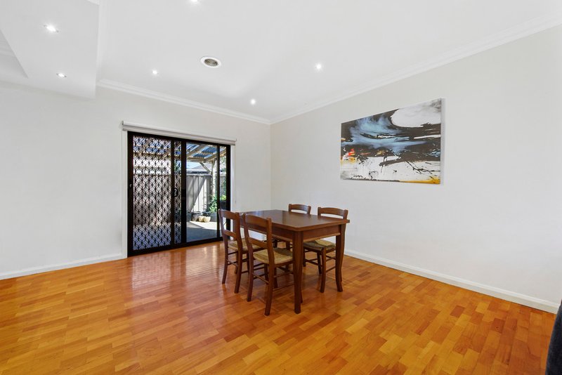 Photo - 14 Cobaw Circuit, Caroline Springs VIC 3023 - Image 7