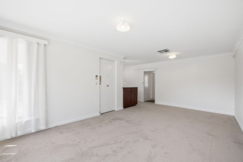 Photo - 14 Conlon Street, Waterford WA 6152 - Image 3