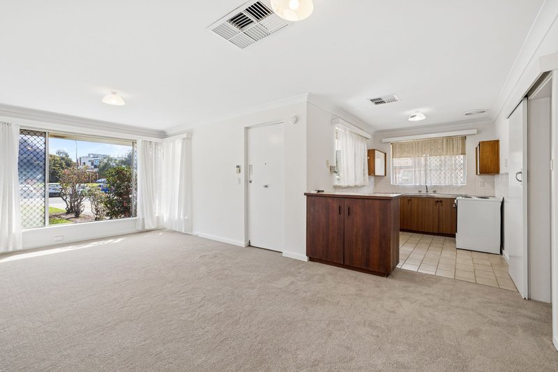 Photo - 14 Conlon Street, Waterford WA 6152 - Image 4