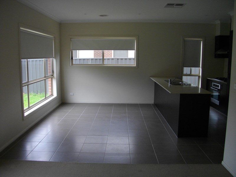 Photo - 14 Conondale Street, Tarneit VIC 3029 - Image 4