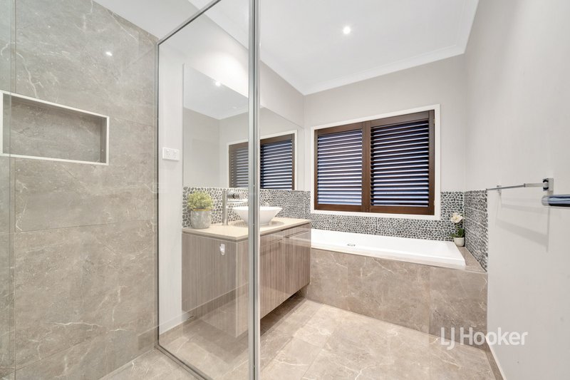 Photo - 14 Corboy Close, Point Cook VIC 3030 - Image 11