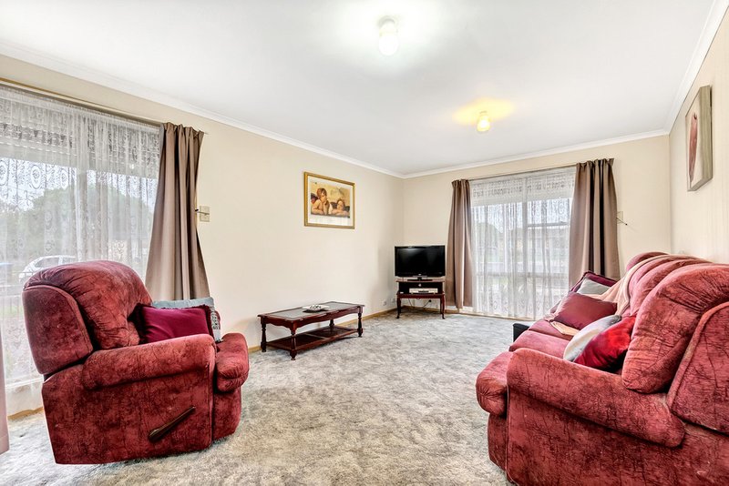 Photo - 14 Cormorant Crescent, Werribee VIC 3030 - Image 5