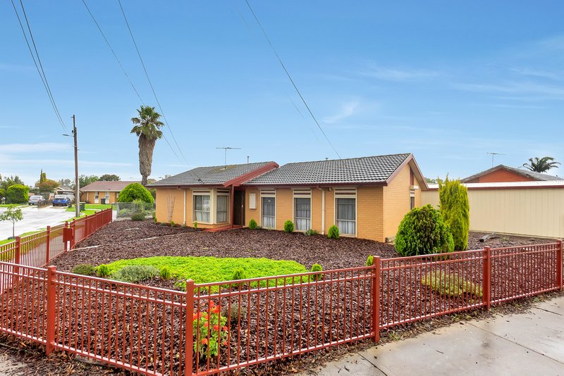 Photo - 14 Cormorant Crescent, Werribee VIC 3030 - Image 10