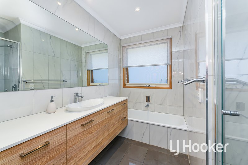 Photo - 14 Cotham Square, Hampton Park VIC 3976 - Image 5