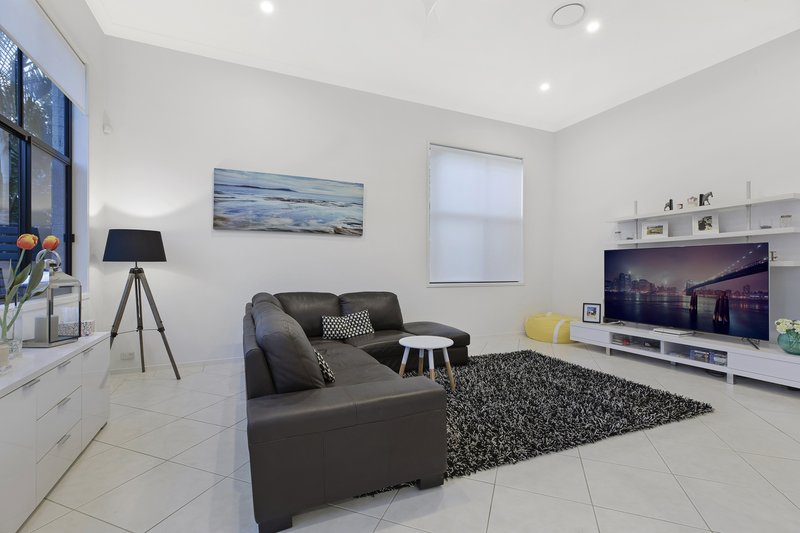 Photo - 14 Cotswolds Close, Terrigal NSW 2260 - Image 6