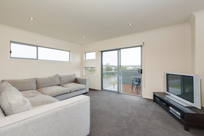 Photo - 14 Cove Place, Cowes VIC 3922 - Image 10