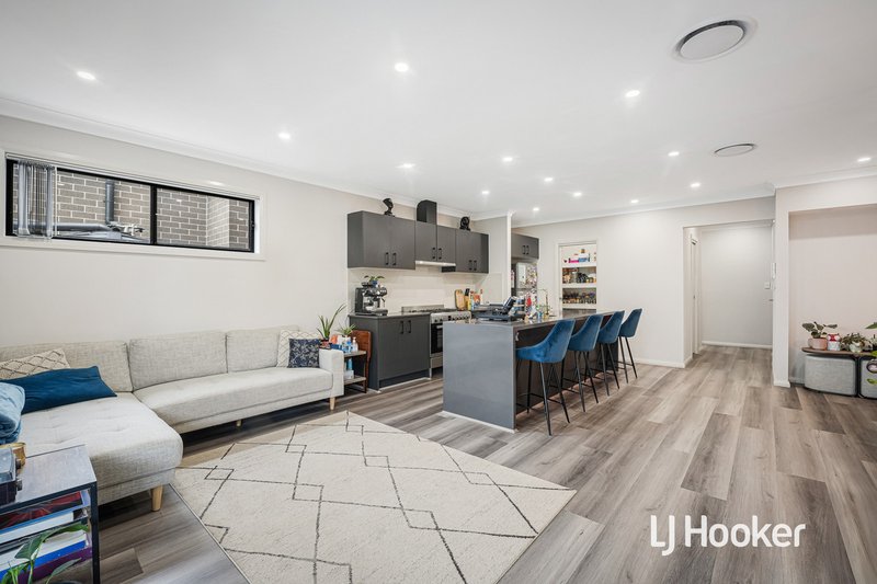 Photo - 14 Cruikshank Crescent, Riverstone NSW 2765 - Image 3