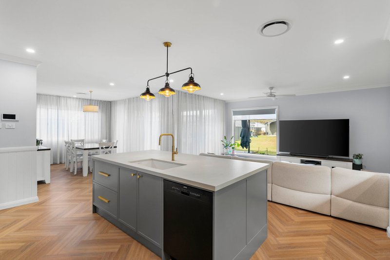 Photo - 14 Cudmore Crescent, Wyee NSW 2259 - Image 4