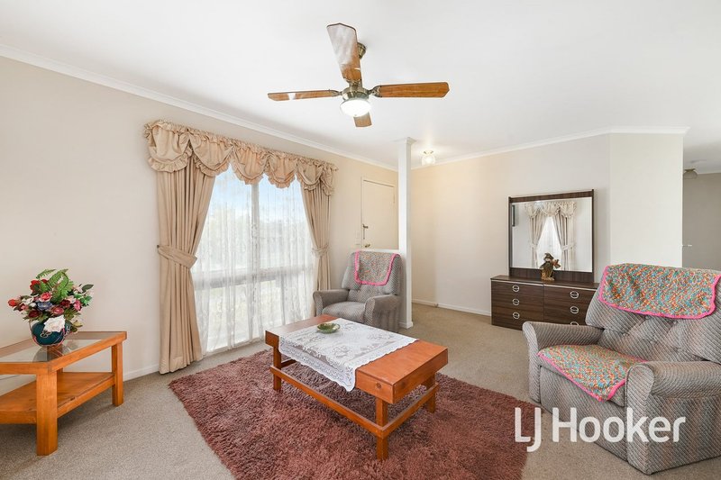 Photo - 14 Cumberland Chase, Hampton Park VIC 3976 - Image 3