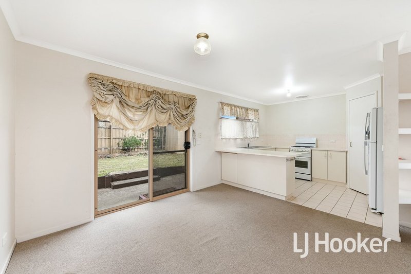 Photo - 14 Cumberland Chase, Hampton Park VIC 3976 - Image 4