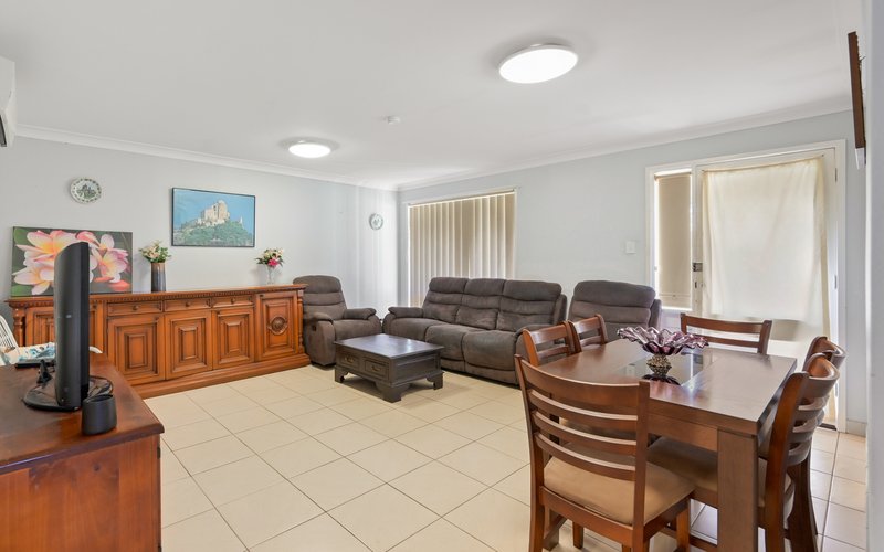 Photo - 1/4 Cumberland Road, Ingleburn NSW 2565 - Image 4