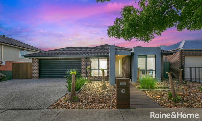 14 Dahlia Drive, Caroline Springs VIC 3023