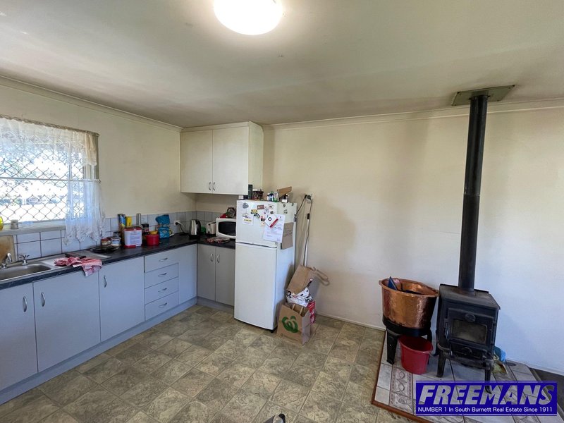 Photo - 14 Deakin Crescent, Nanango QLD 4615 - Image 4